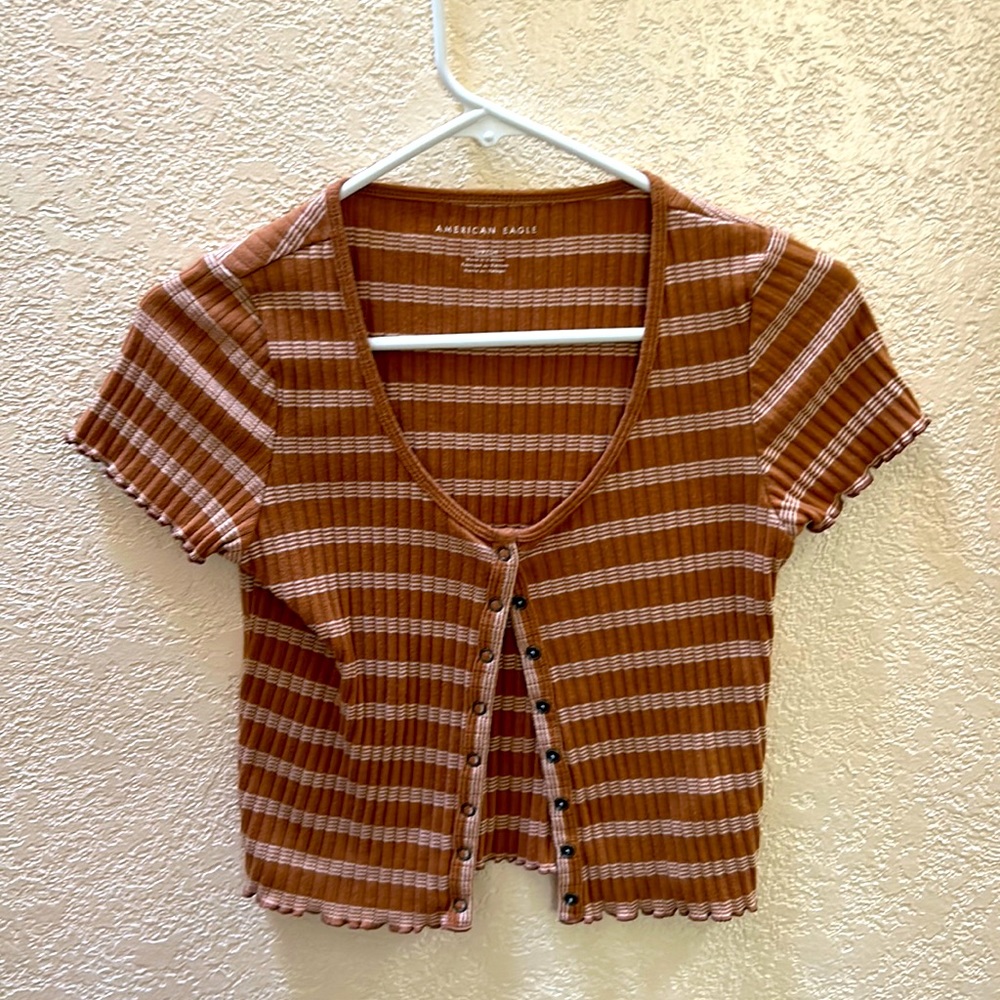 90s style button crop